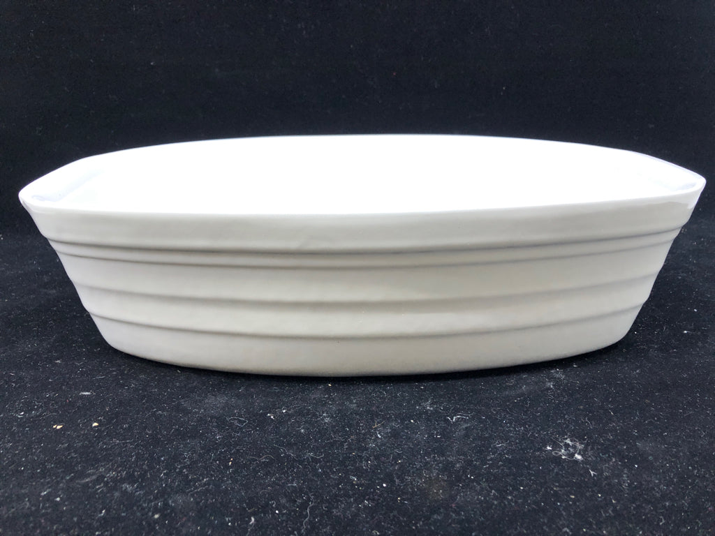 WHITE RIBBED CASSEROLE DISH.