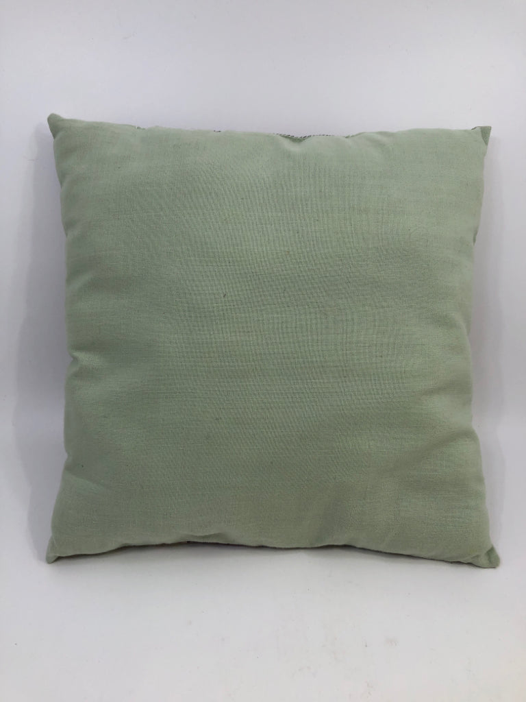 SMALL FLORAL QUILTED ACCENT PILLOW.