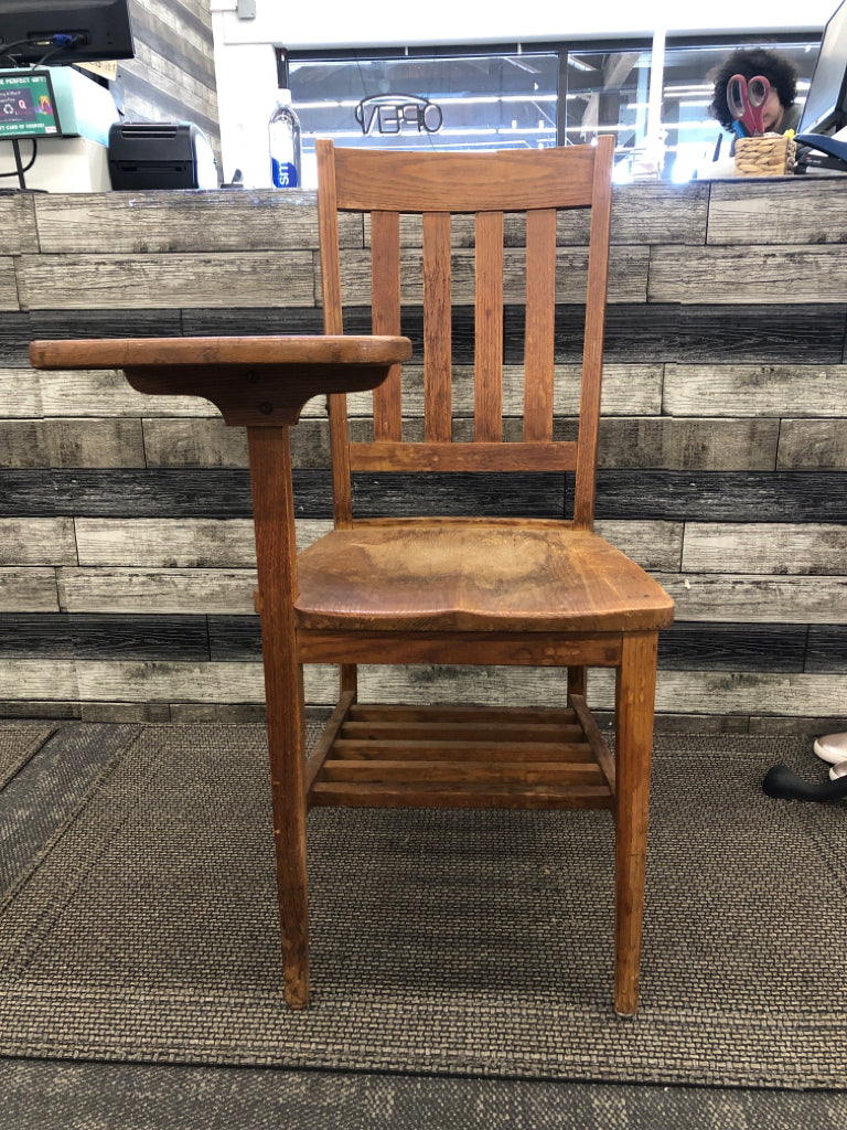 VTG KIDS WOOD KIDS STUDENT DESK CHAIR.