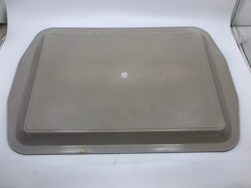 BLUE EIFFEL TOWER PLASTIC TRAY.