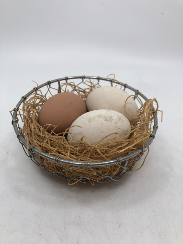 WIRE EGG BASKET W/3 EGGS DECOR.