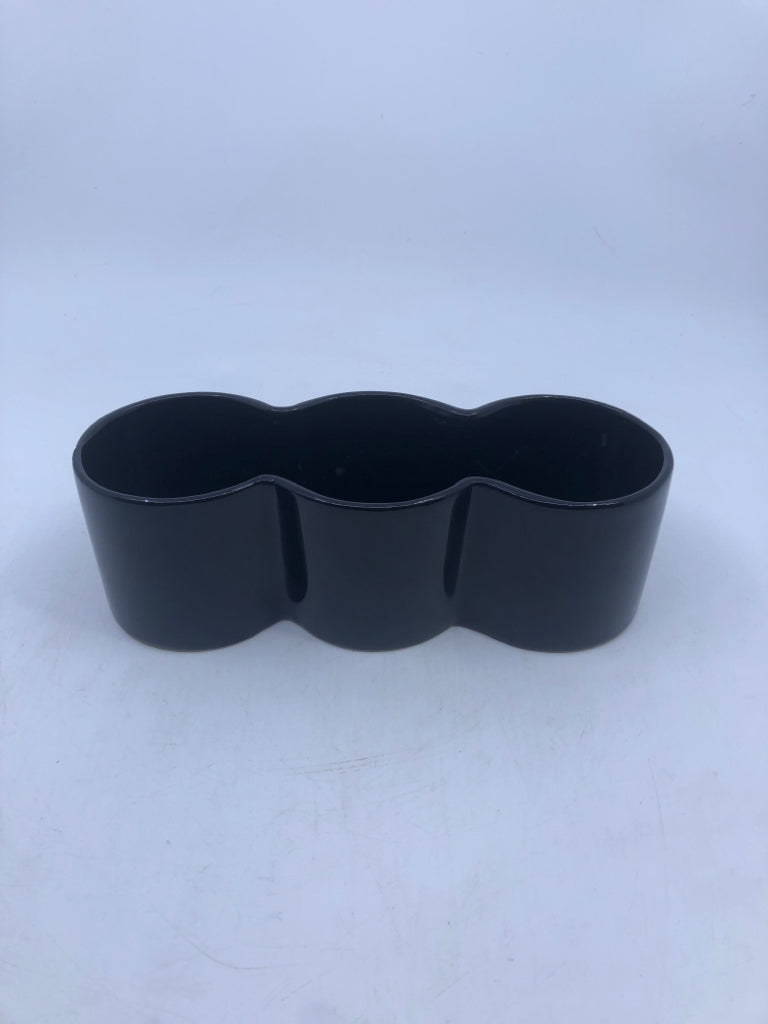 3 CIRCLE SHAPE, BLACK CERAMIC VASE.