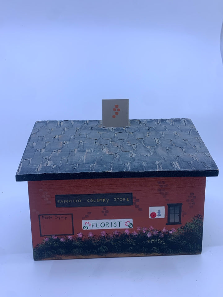 WOOD ANTIQUES STORE WITH REMOVABLE ROOF.