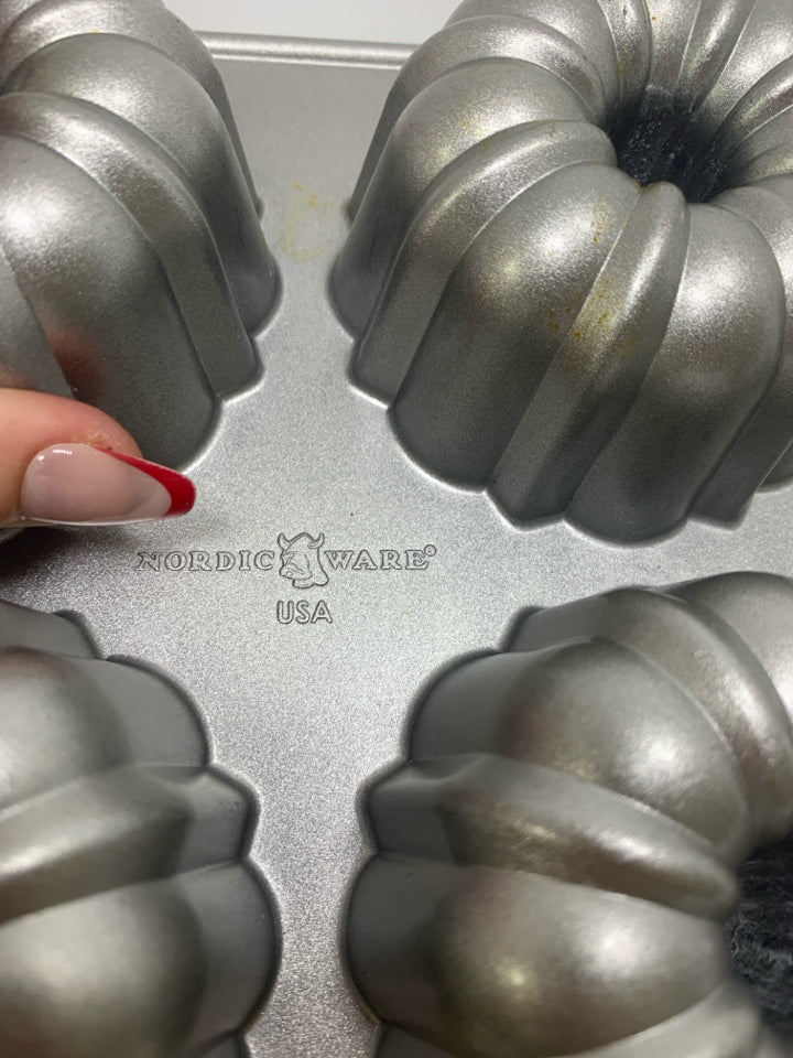 65TH ANNIVERSARY MINI BUNDT 6 CAVITY CAST ALUMINUM PAN.