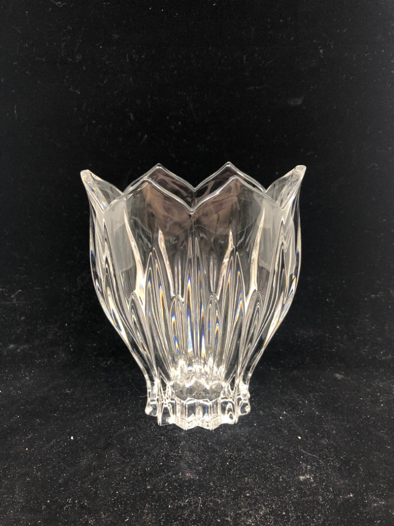 GORHAM WIDE TULIP SHAPED GLASS VASE.