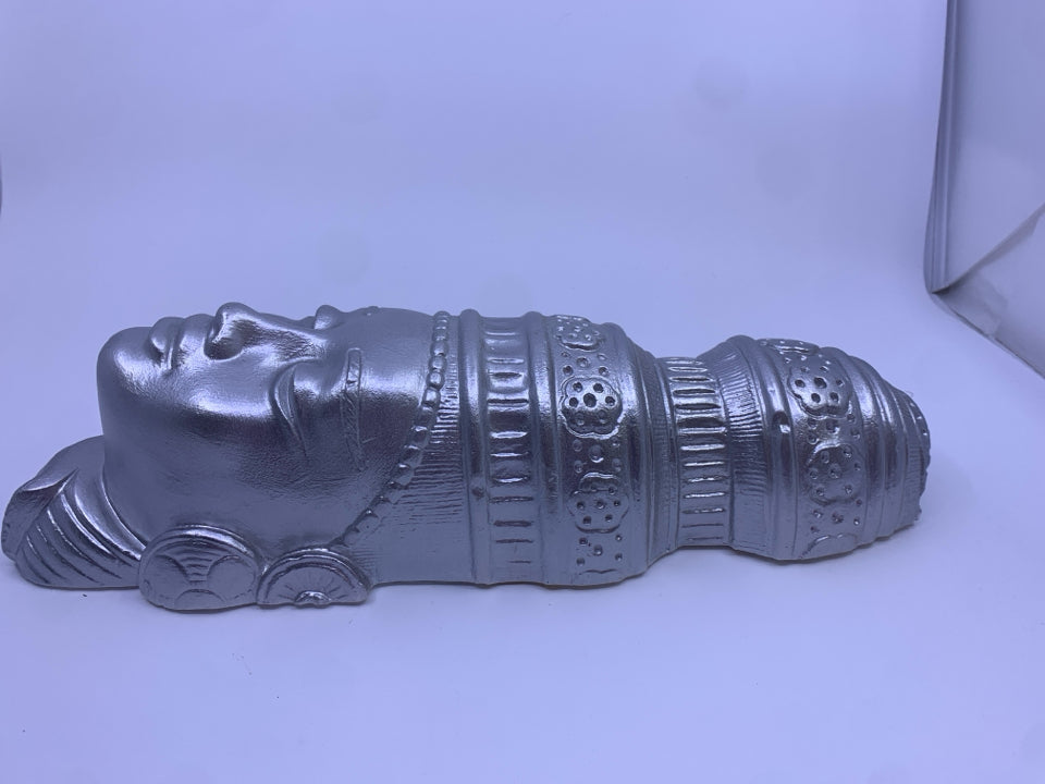 SILVER HEAD HEAVY WALL HANGING.