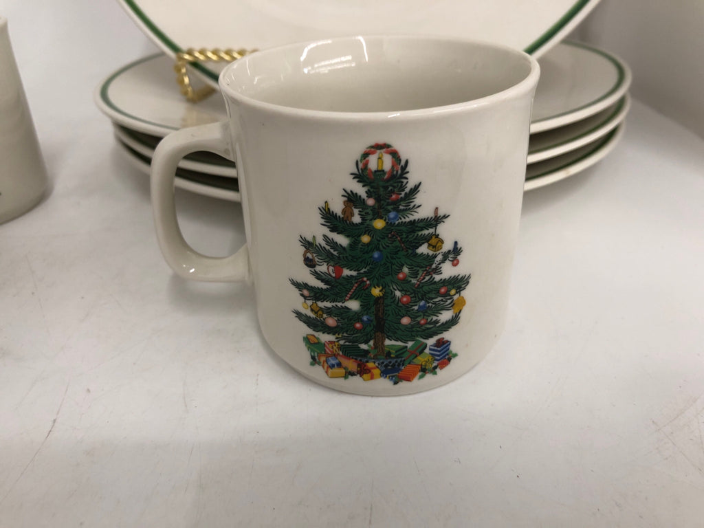 12 PC SVC 4 DECORATED CHRISTMAS TREE DISH SET.