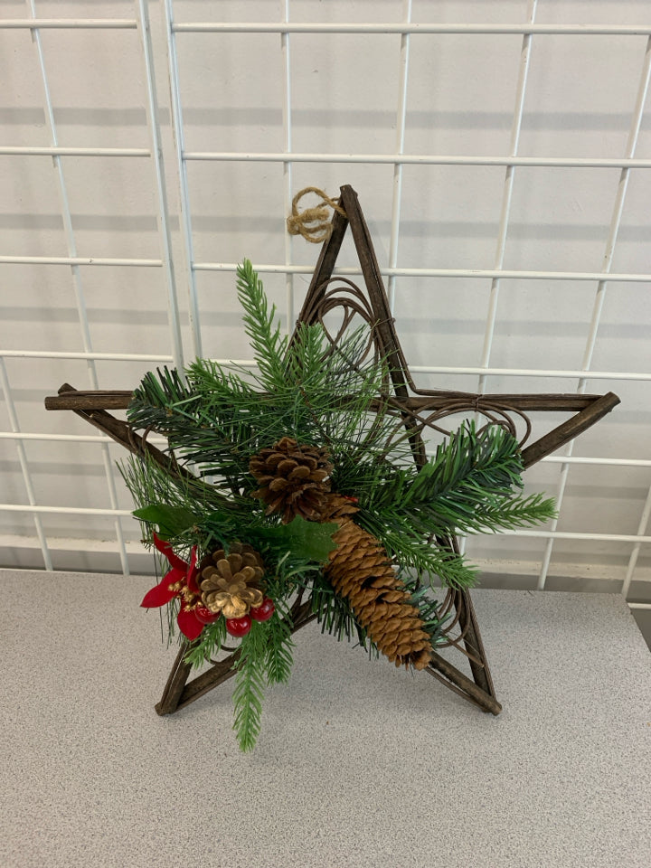 WOODEN STAR W/PINECONES.