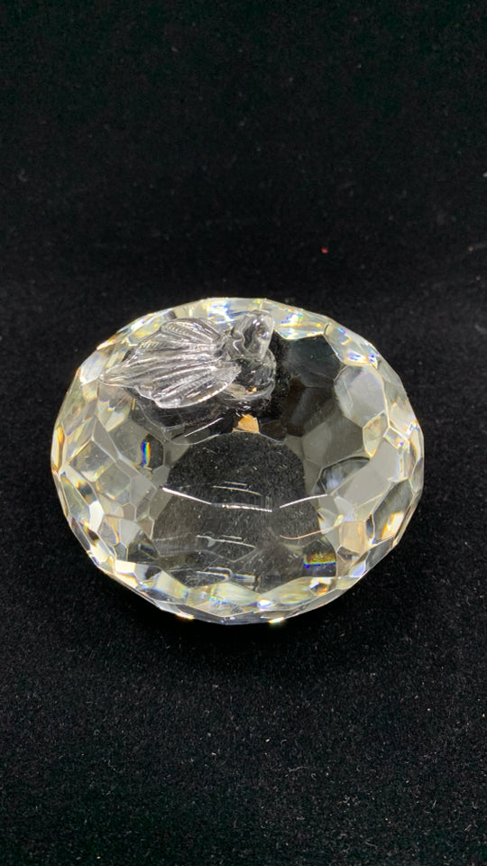 CRYSTAL APPLE PAPERWEIGHT.