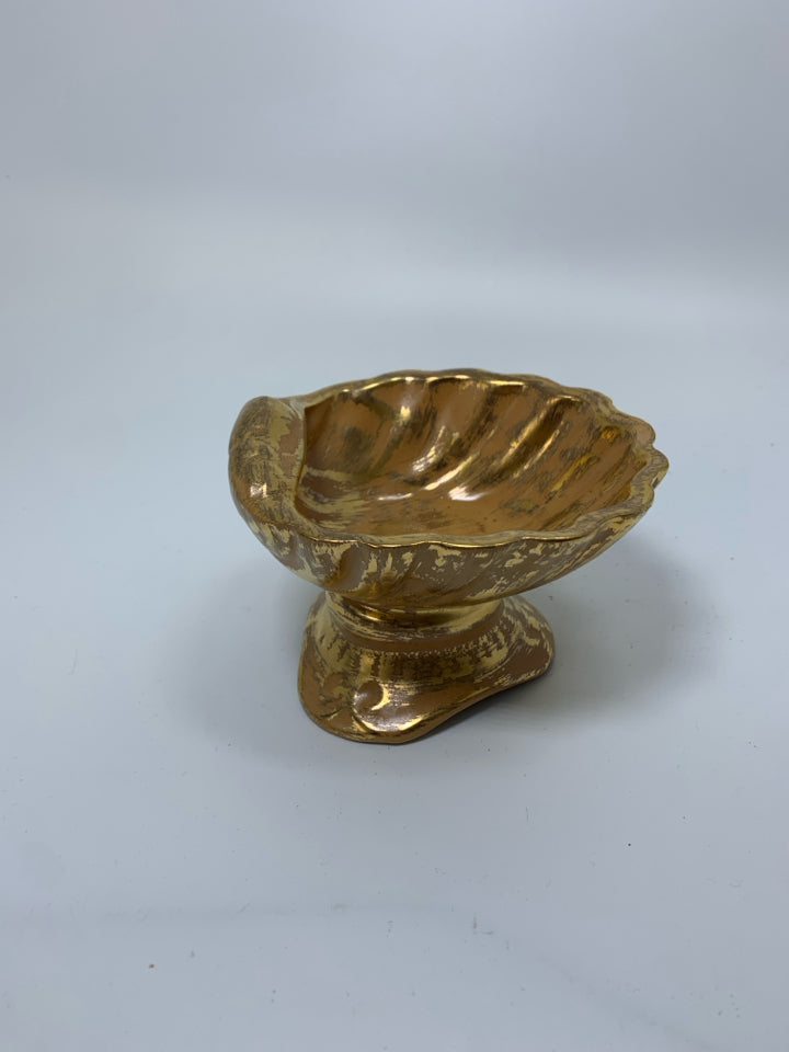 VTG GRANADA GOLD FOOTED SMALL SHELL SHAPED BOWL.