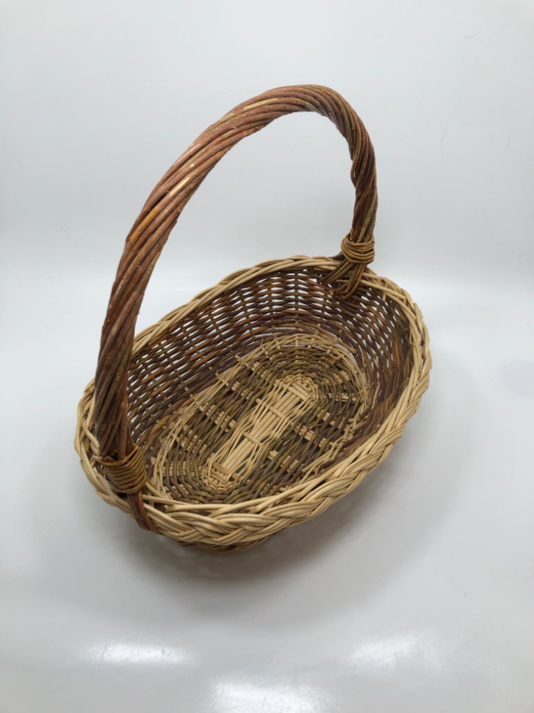 SM 2-TONED WICKER BASKET.