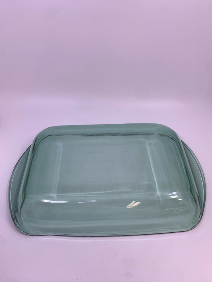 CASSEROLE DISH W/CARRY CASE.