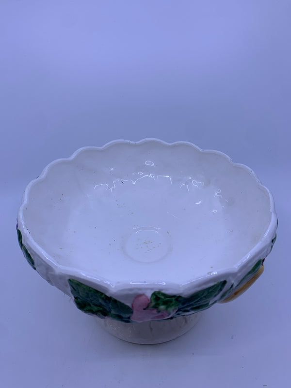 WHITE PEDESTAL/FRUIT BOWL.