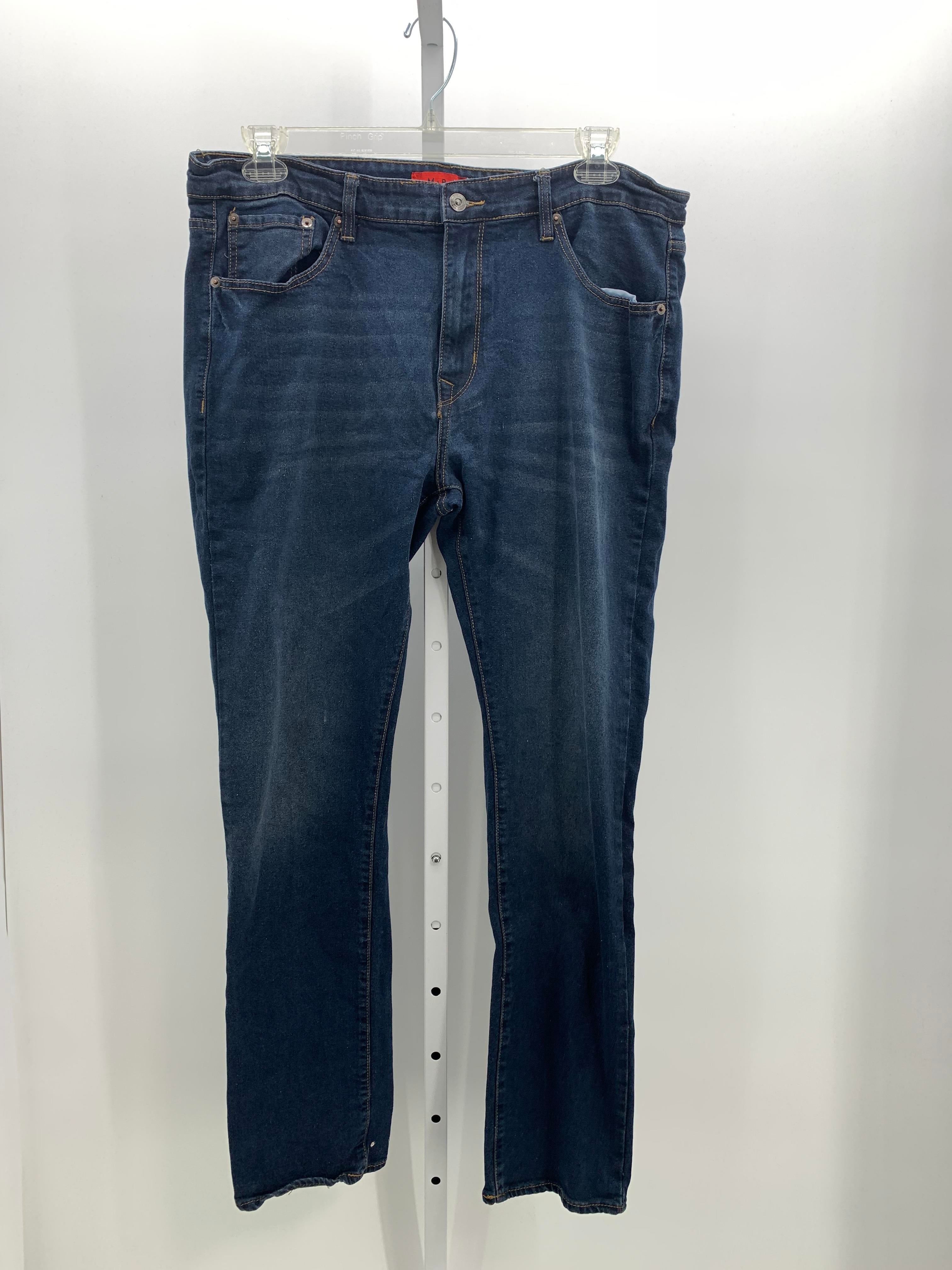 SLIM  FIT JEANS.