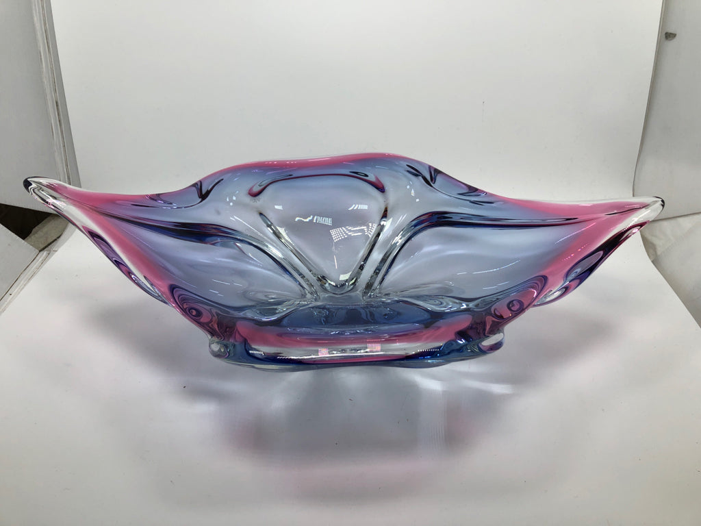BLUE/PINK ART GLASS BOWL.