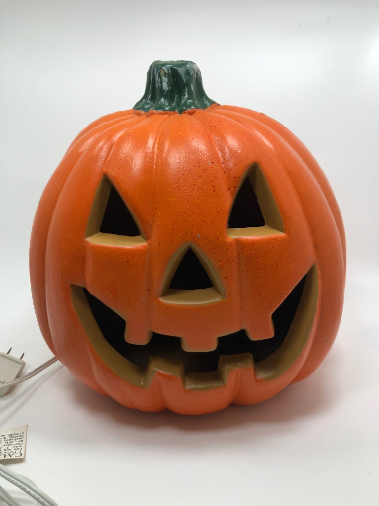 LIGHT-UP JACK-O-LANTERN.