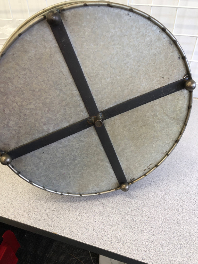 GALVANIZED 2-TIER METAL DISPLAY TRAY FARMHOUSE STYLE W/CIRCLE HANDLE.