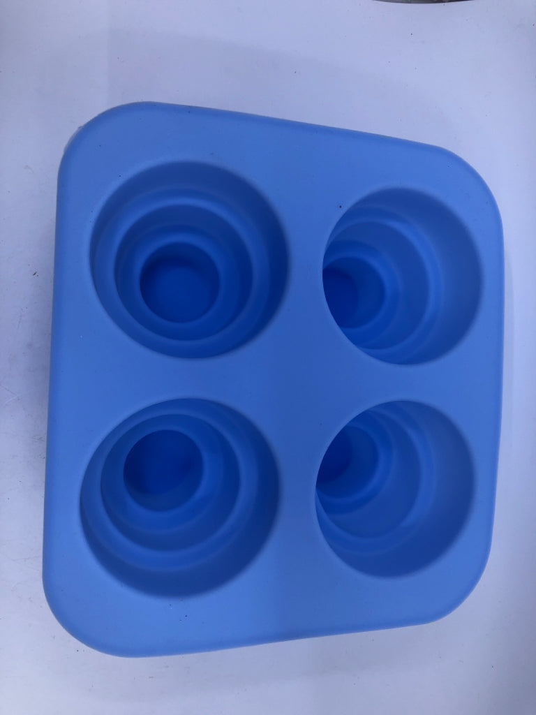 4 MINI CAKE MOLDS BLUE SILICONE.