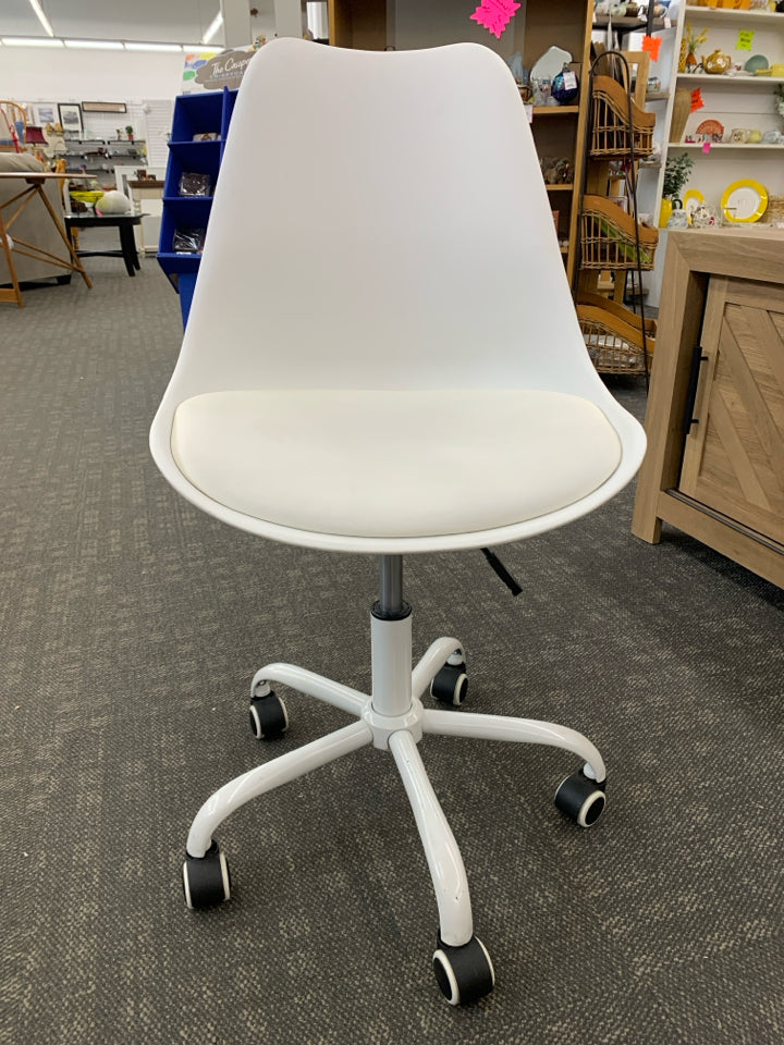 WHITE DESK CHAIR W/ WHEELS.