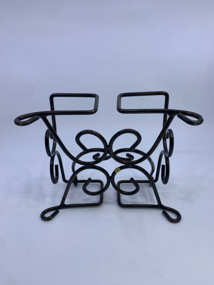 RAISED METAL NAPKIN HOLDER W/ SWIRLED ENDS & LATCH COVER.