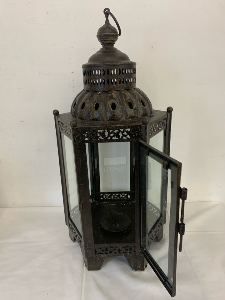 CAST IRON HEAVY LANTERN.