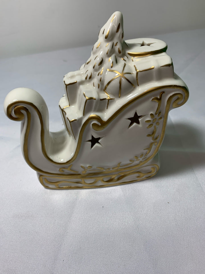 WHITE AND GOLD ACCENTS SLEIGH.