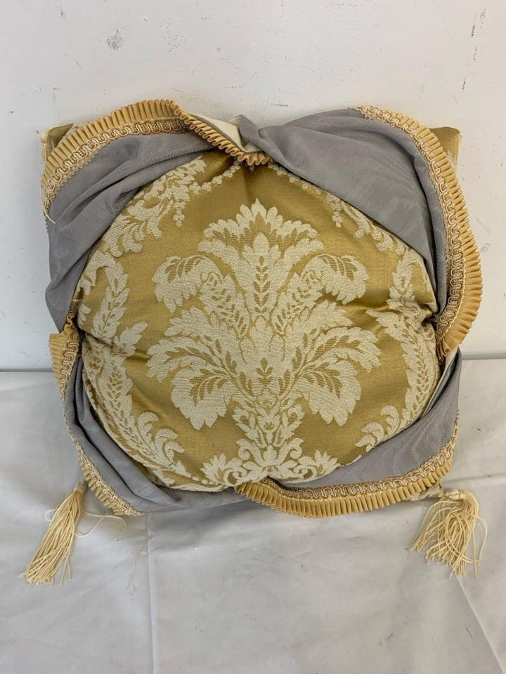 VTG GREY GOLD PATTERN PILLOW W TASSELS.