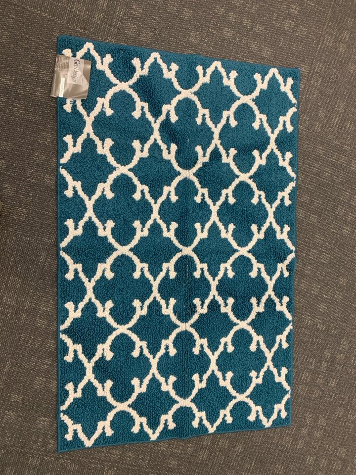 NIP TEAL ACCENT RUG.