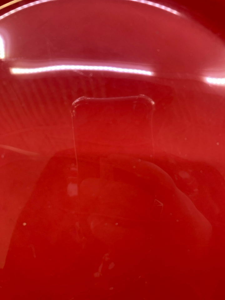 MAROON CERAMIC CAKE STAND.