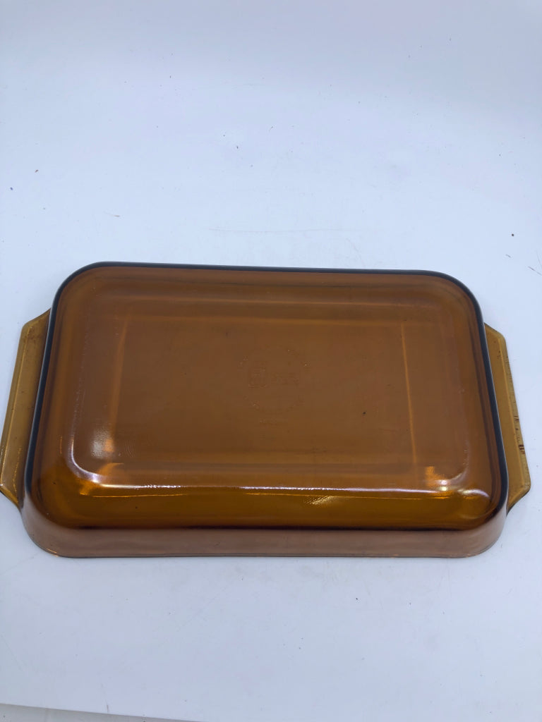 AMBER GLASS BAKING DISH.