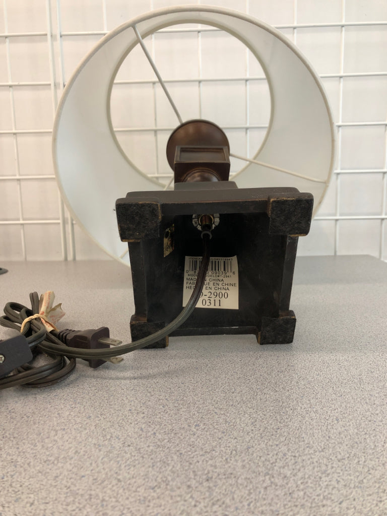 SM BROWN LAMP W/WHITE SHADE.
