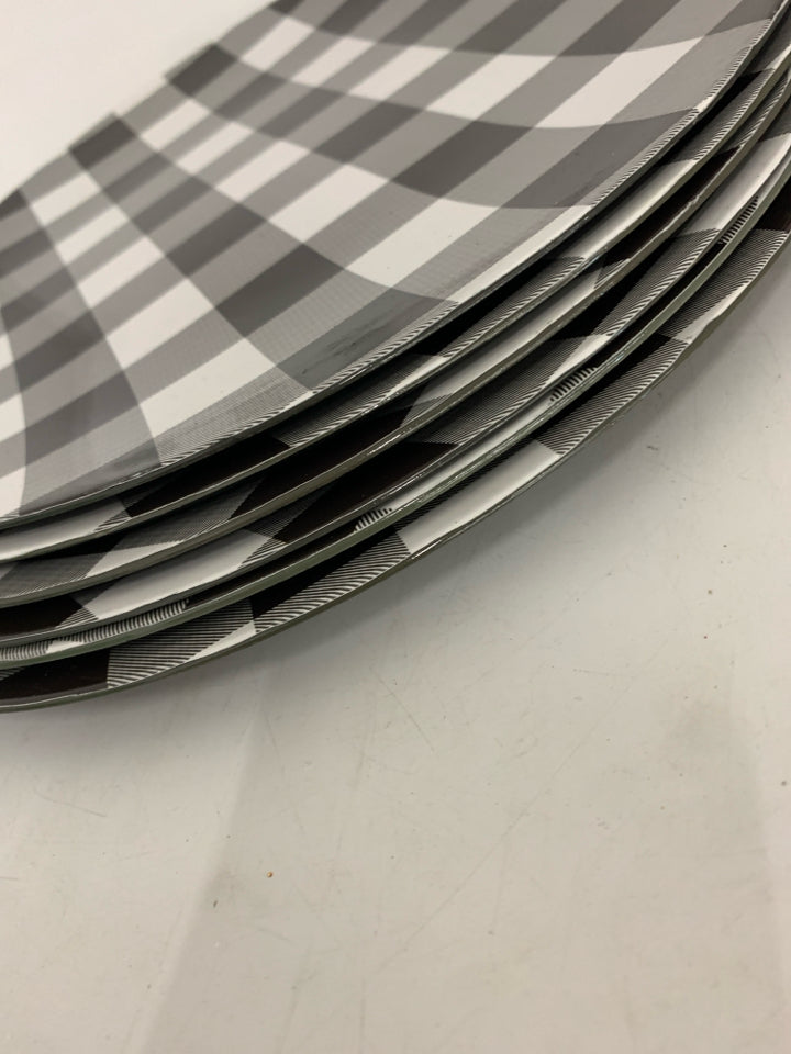 6 BUFFALO PLAID PLASTIC PLATE CHARGERS.
