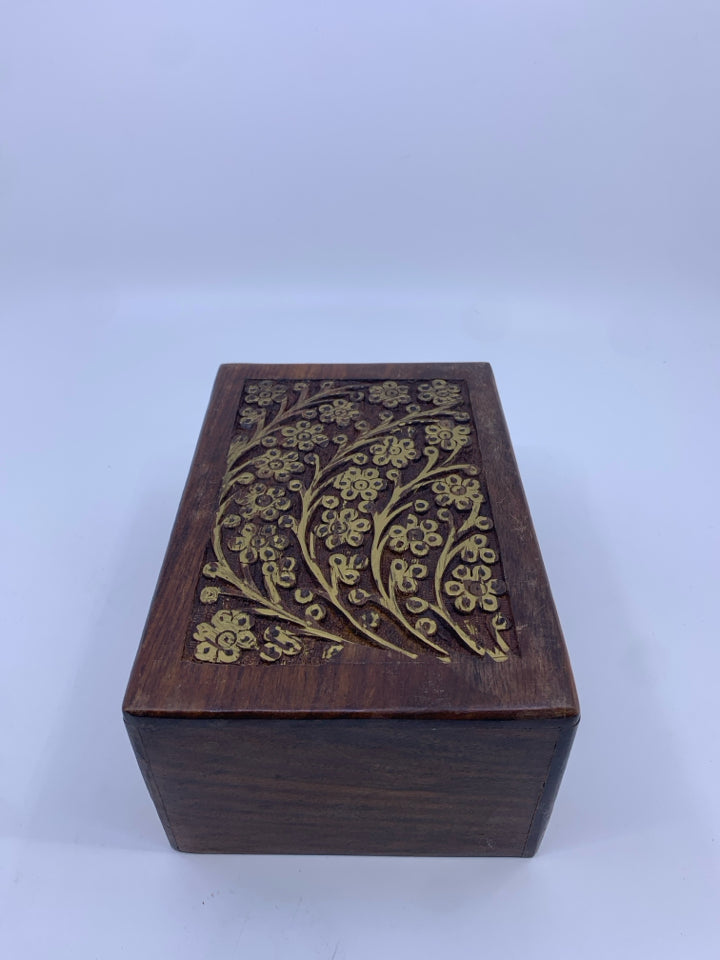 WOODEN SLIDE OPEN BOX W/FLOWERS.