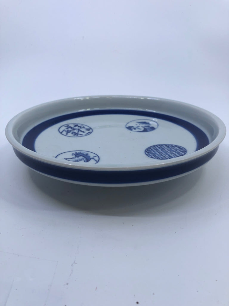 ROUND FOOTED BLUE AND WHITE ASIAN STYLE SERVER.