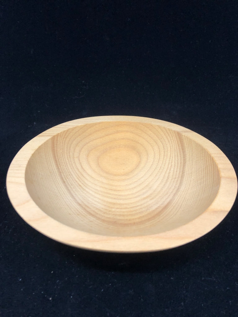 WOOD CARVED BOWL.