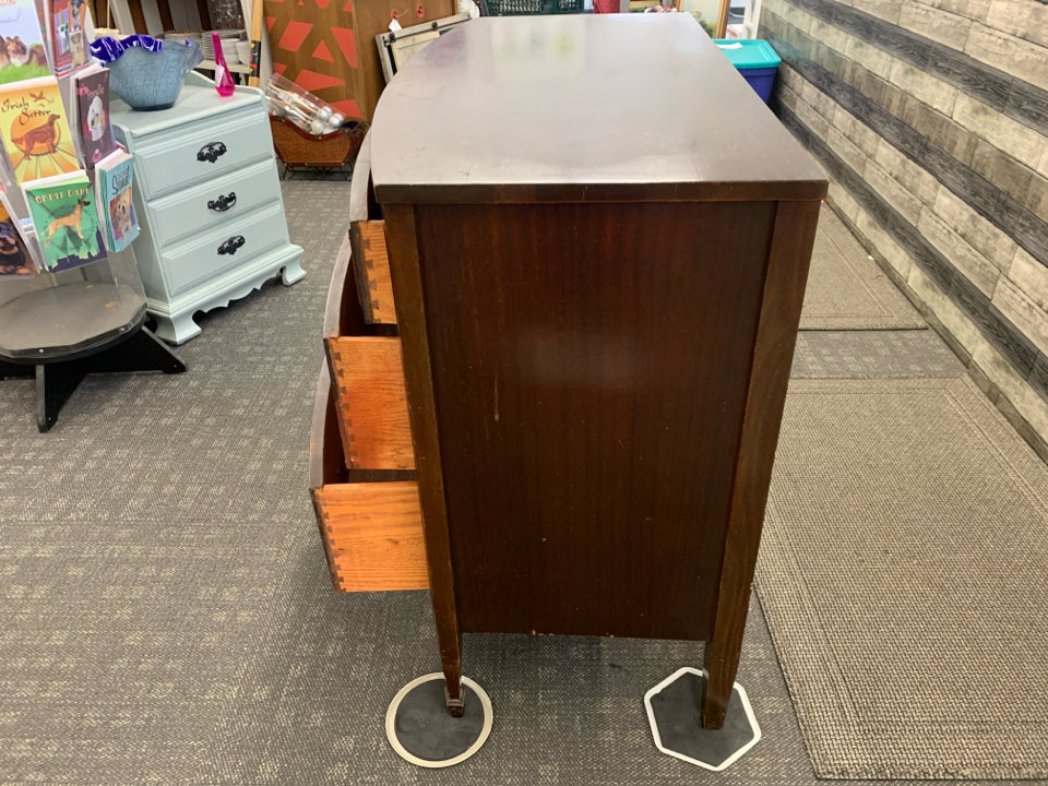 VTG ROUND BOW FRONT 3 DRAWER DRESSER.