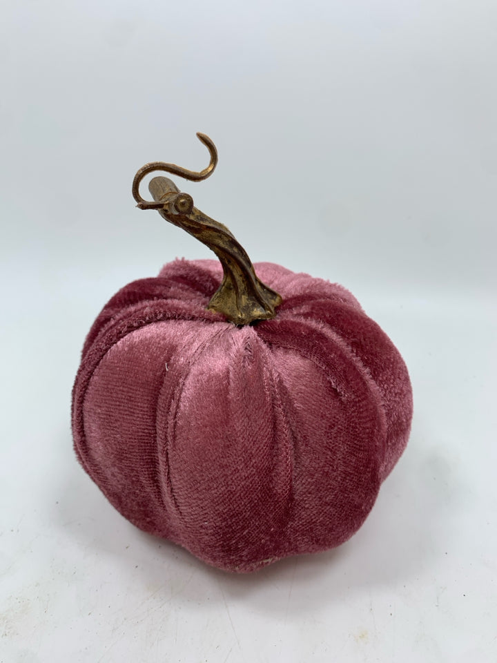 PINK VELVET PUMPKIN W/STEM DECOR.