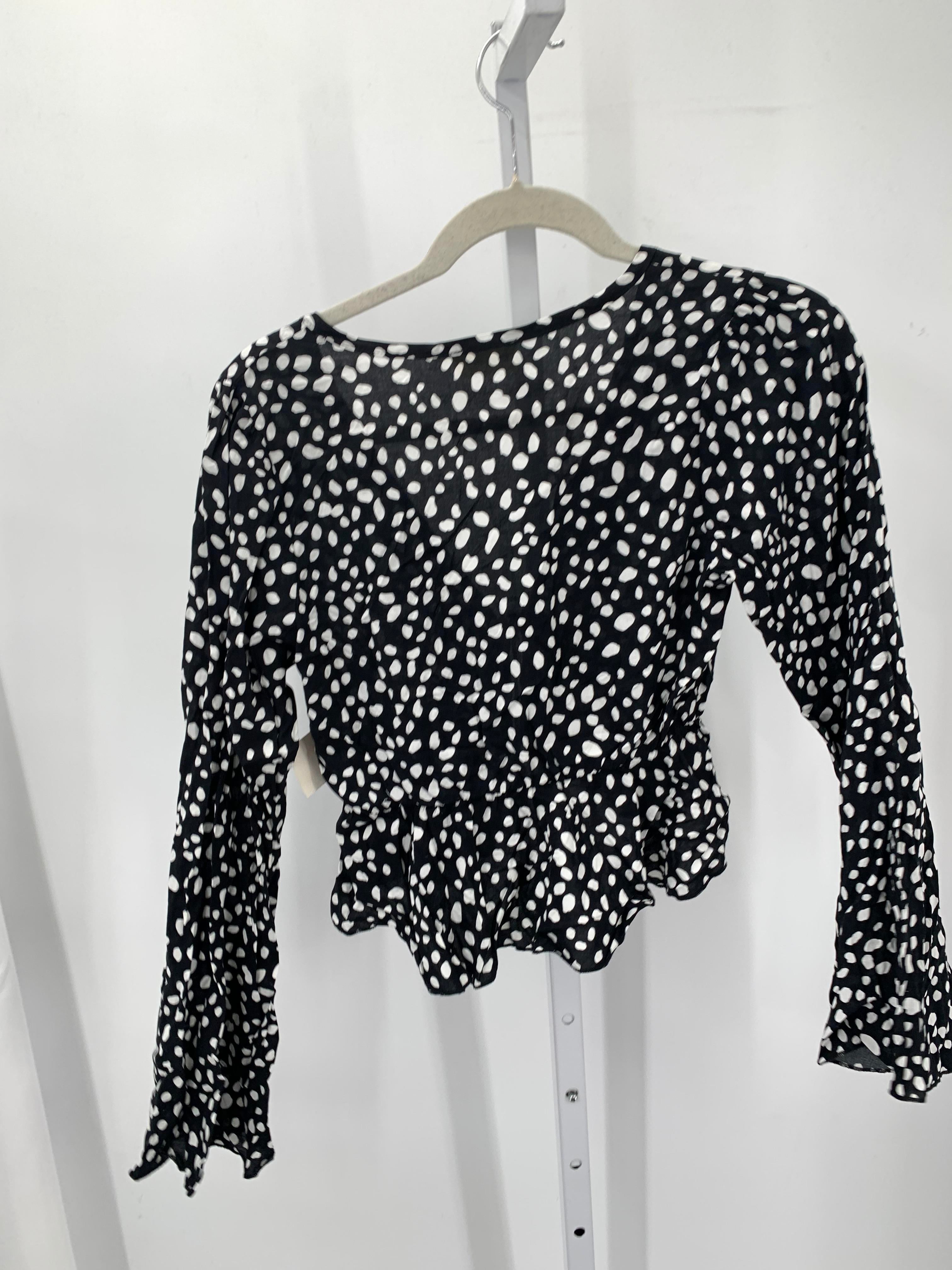 Free Kisses Size Medium Juniors Long Sleeve Shirt