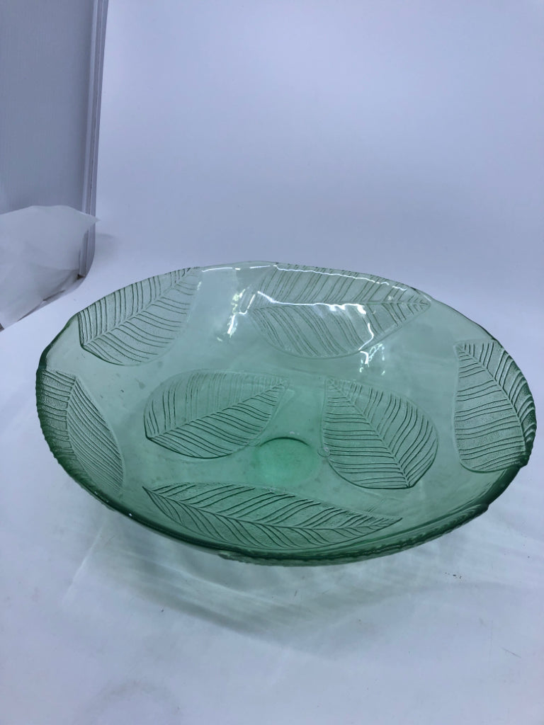 GREEN TEXTURED LEAF BOWL.