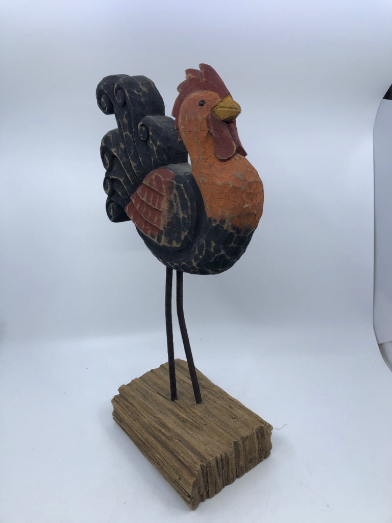 WOOD CARVED ROOSTER ON STAND.