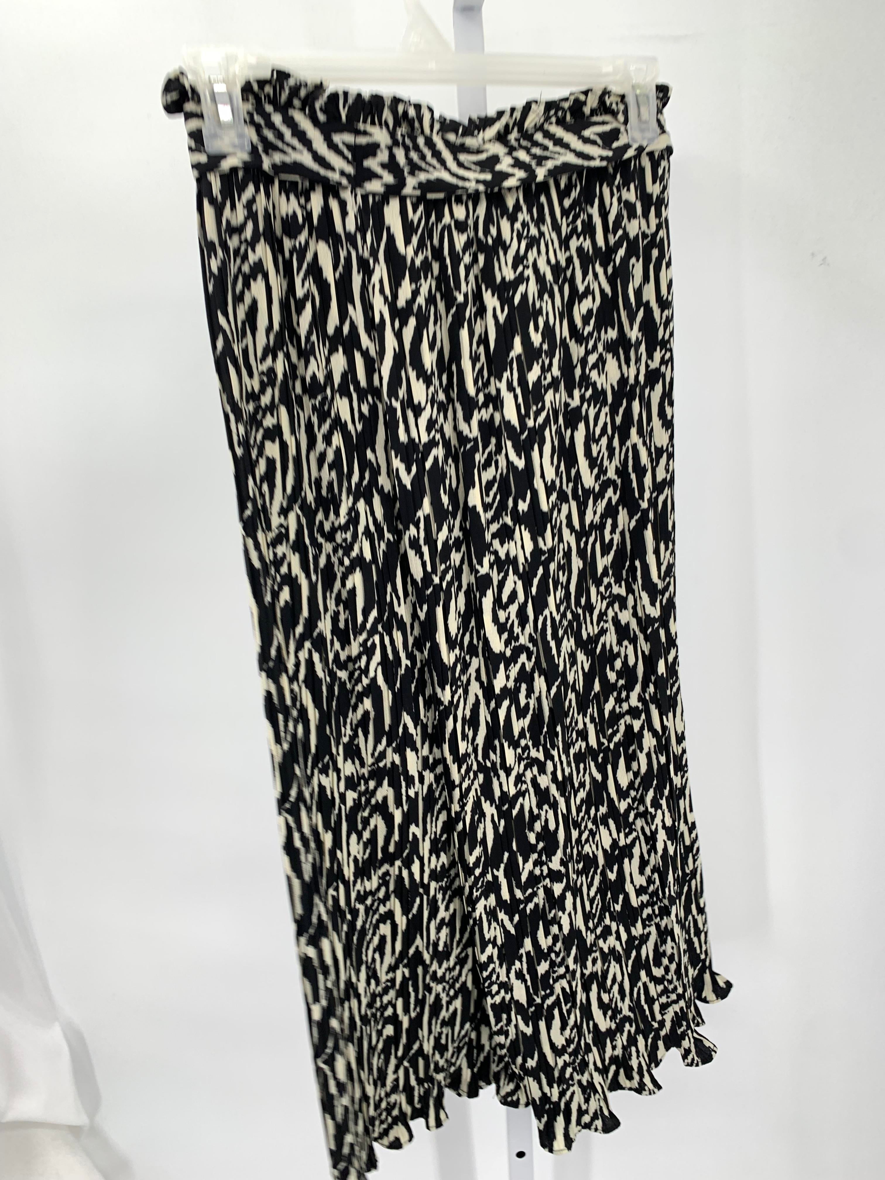 Size Large Juniors Cropped