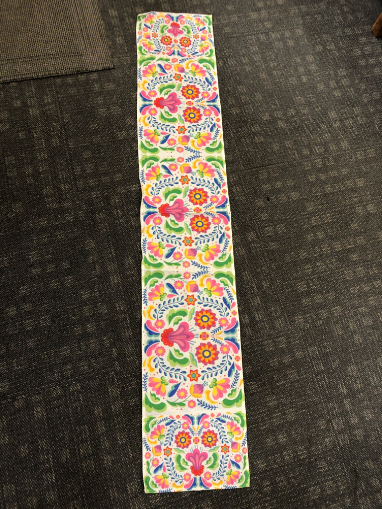 COLORFUL TABLE RUNNER.
