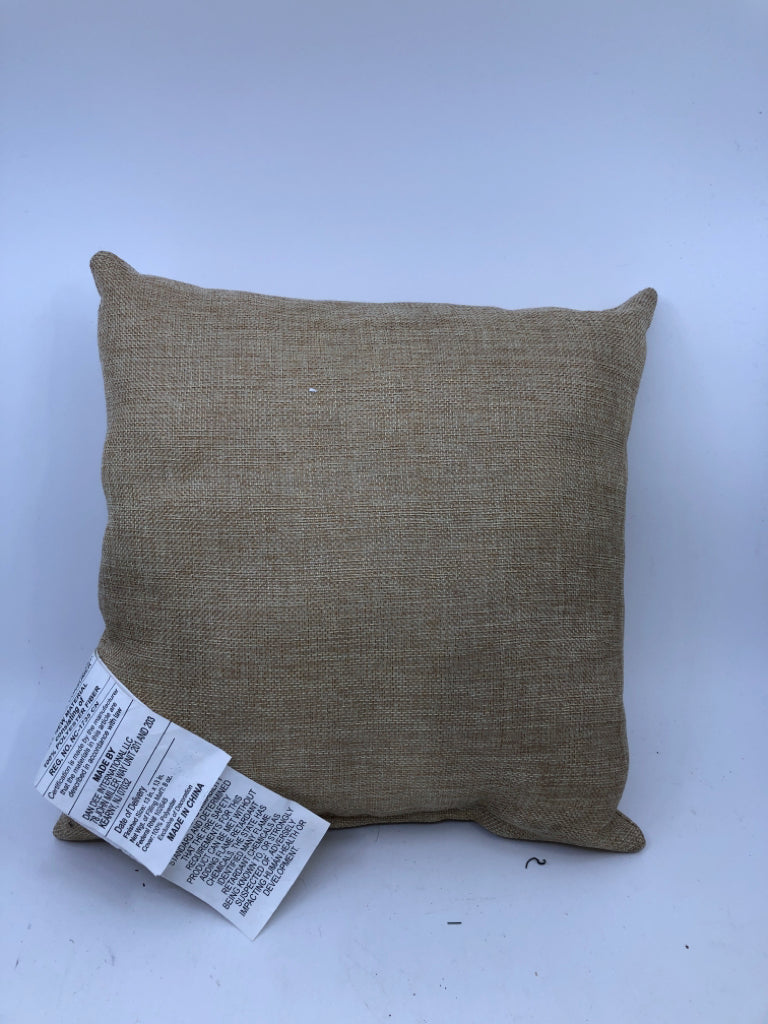 GRATEFUL HEART BURLAP PILLOW.