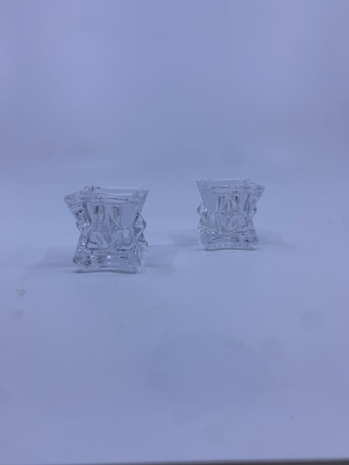 2 SMALL CLEAR GLASS CANDLE STICKS.