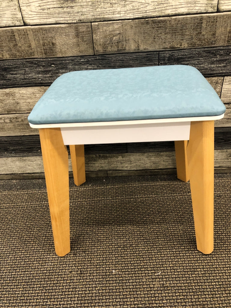 BLONDE LEG STOOLS W BLUE CUSHION.