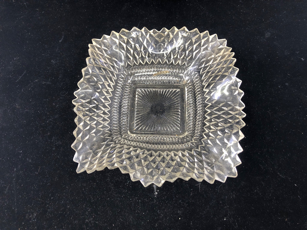 SQUARE DIAMOND PATTERN BOWL.