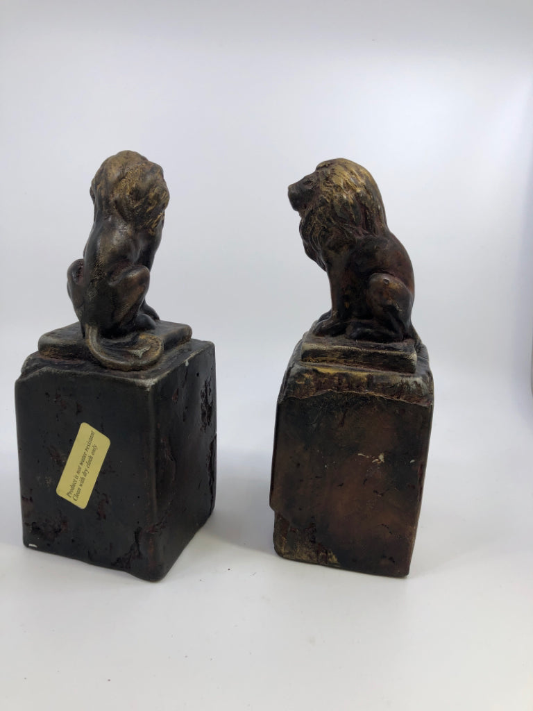2PC VTG REPRODUCTION LION SCULPTURES ATTILA'S.