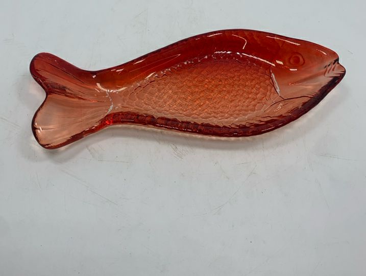 RED GLASS FISH DISH.
