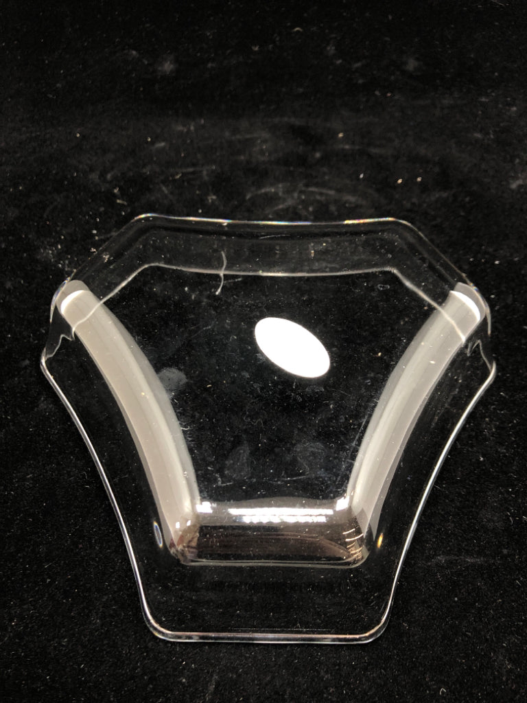 TRIANGULAR CRYSTAL CATCH-ALL DISH.