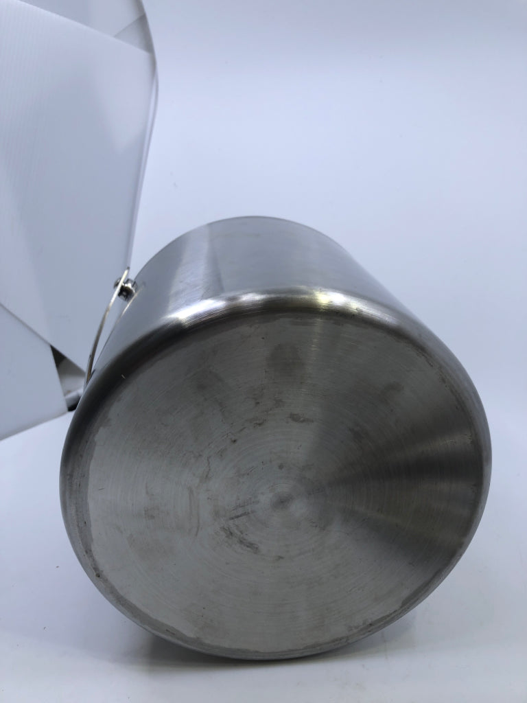 SILVER METAL ICE BUCKET W/ COVER,HANDLE.